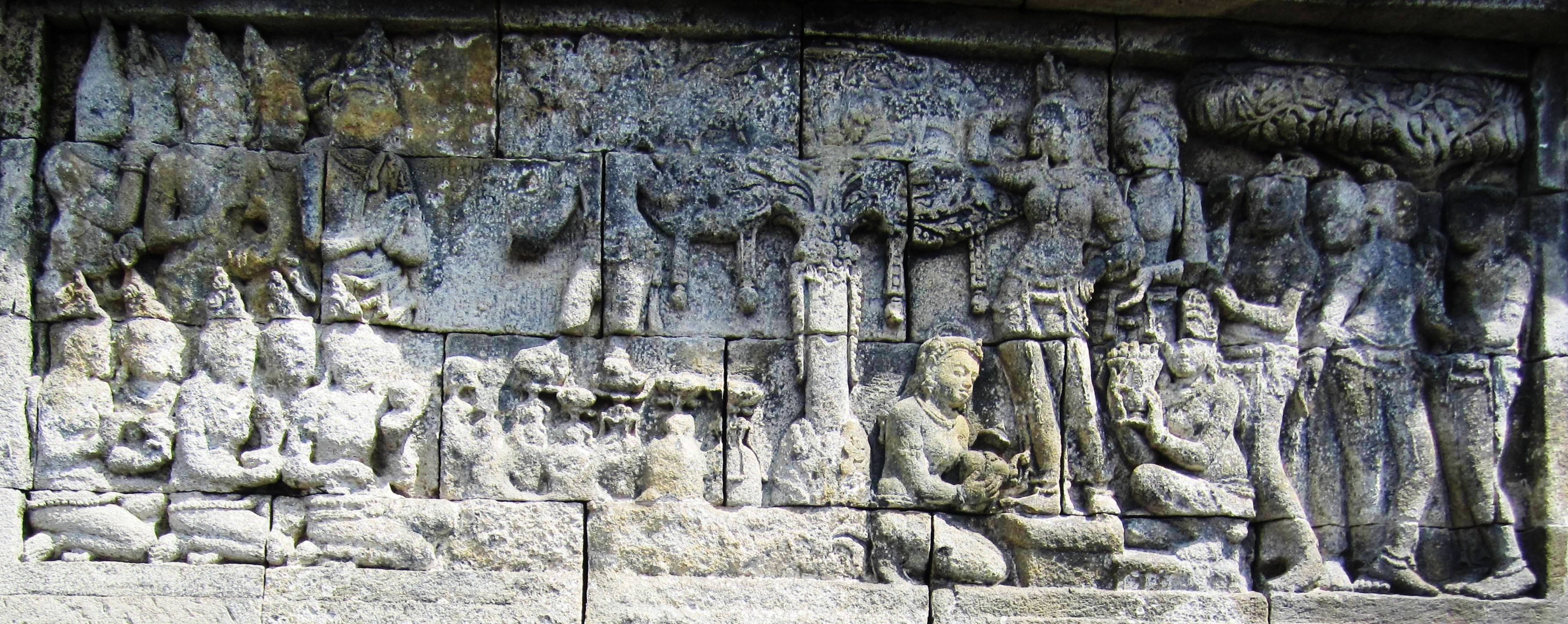 (印尼婆羅浮屠上的浮雕，描述佛陀誕生時的情形)